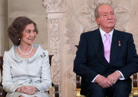 En palacio español se 'cocina' divorcio entre Sofía y Juan Carlos