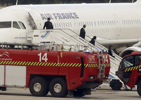 Pasajero sospechoso de ébola del avión al hospital en España
