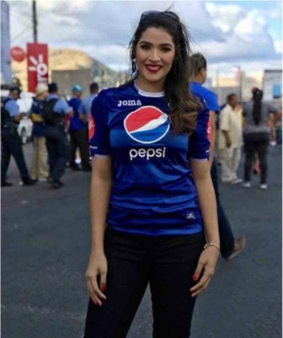 La presentadora del canal HCH, Carolina Lanza, es fanática del Motagua.