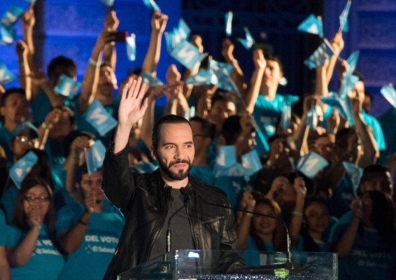 Nayib Bukele cierra su campaña como favorito