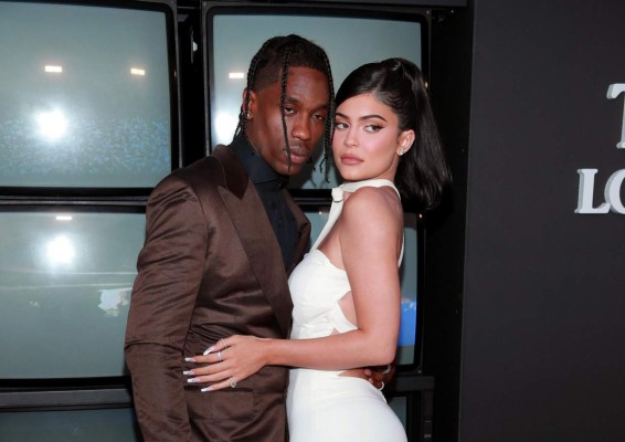 Kylie Jenner afirma que su intimidad con Travis Scott ahora es mejor