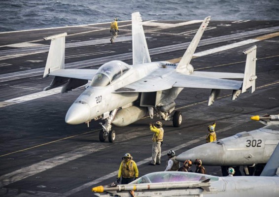 Marina de EEUU lista para despliegue en Venezuela, asegura almirante