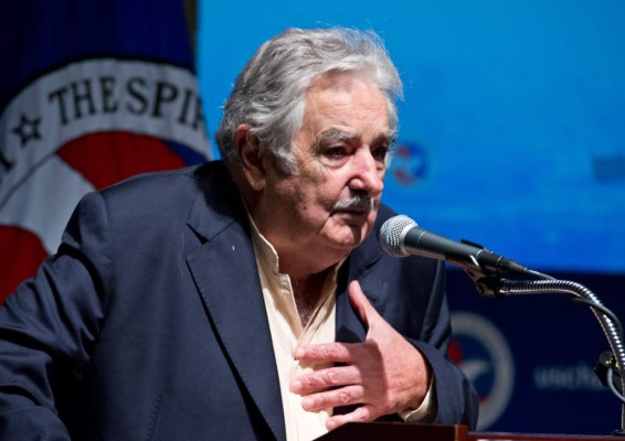 Presidente Mujica llama a reducir confrontación política en Venezuela﻿