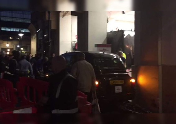 Taxi atropella a varias personas en Londres