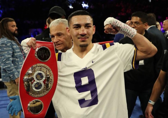 Teófimo López se convierte en el primer hondureño campeón mundial de boxeo