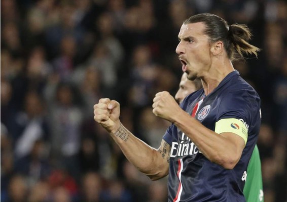 Ibrahimovic regresa con un 'hat trick' y fulmina al Saint Etienne