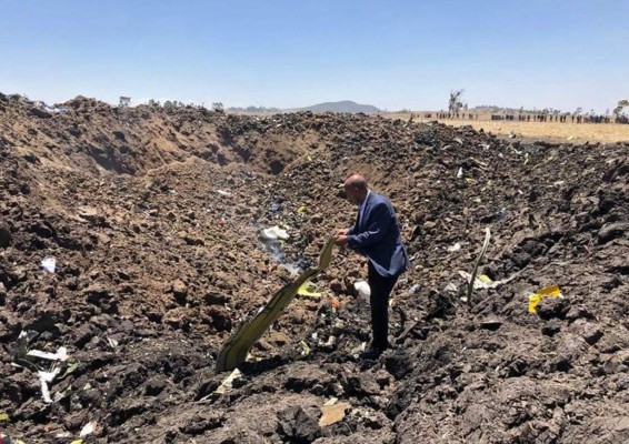 Bishoftu (Ethiopia), 10/03/2019.- A handout photo made available by Ethiopia Airlines shows the Ethiopian carrier's CEO Tewolde GebreMariam posing among debris at the crash site of Ethiopian Airlines Boeing 737 Max 8 en route to Nairobi, Kenya, crashed near Bishoftu, Ethiopia, 10 March 2019. All passengers onboard the scheduled flight ET 302 carrying 149 passengers and 8 crew members, have died, the airlines says. (Etiopía, Kenia) EFE/EPA/Ethiopia Airlines / HANDOUT HANDOUT EDITORIAL USE ONLY/NO SALES