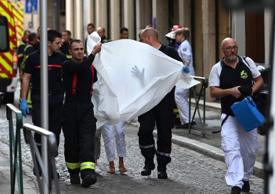 Explosión de paquete bomba deja ocho heridos en Lyon, Francia