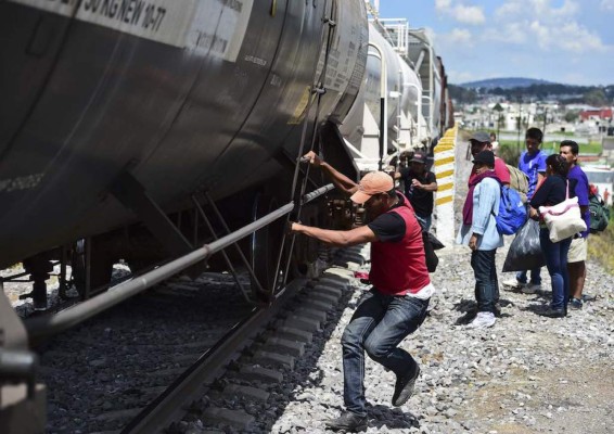 Migrante hondureño muere arrollado por 'La Bestia' en México