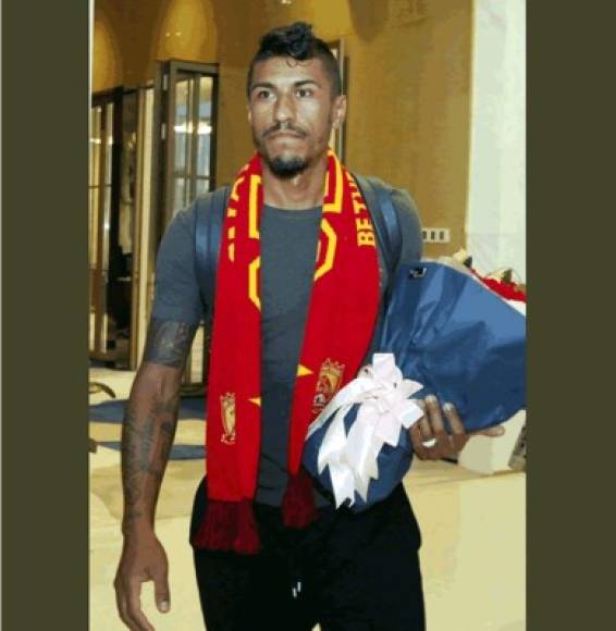 Paulinho ya ha llegado a China. El ex jugador del FC Barcelona ha sido recibido como una estrella por los aficionados de su nuevo equipo, el Guangzhou Evergrande.