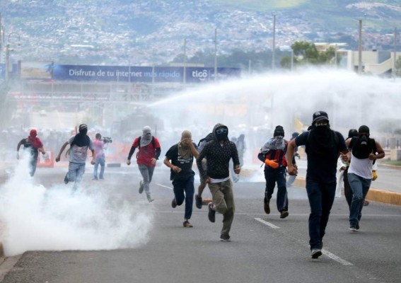 UNAH: Encuentran material para fabricación de bombas molotov