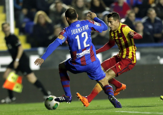 Messi y Tello levantan al Barça en la Copa del Rey