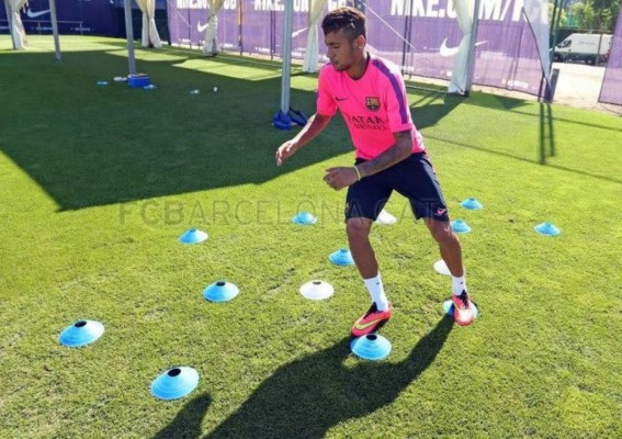 Neymar ya se entrena con sus compañeros