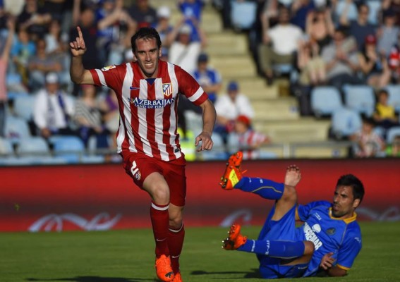 El Atlético vence al Getafe y da un paso más hacia el título