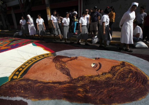 Plasman en las calles mensajes de esperanza