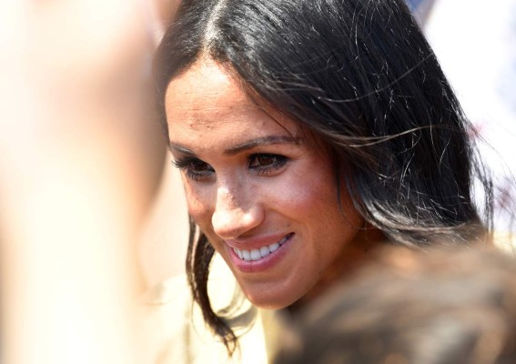 Harry y Meghan reciben primeros regalos para su bebé