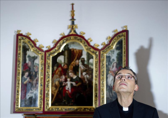 El Papa retira a obispo de Alemania por despilfarro