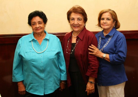 Club Internacional de Mujeres celebran su primer té de membresía