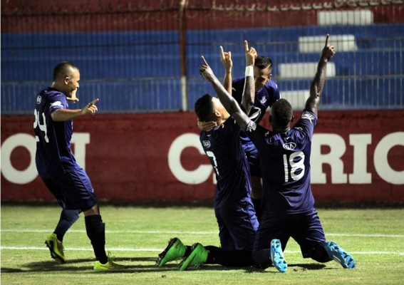 Motagua olvida sus penas con el Victoria