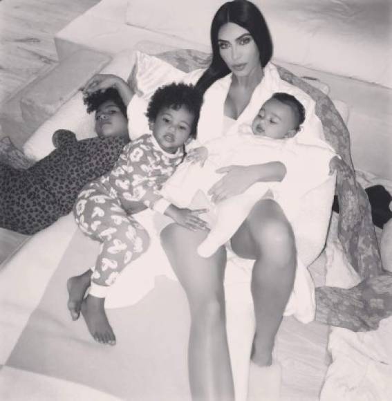 Chicago West<br/><br/>La hija menor de Kim Kardashian y Kanye West, ha conquistado Instagram, donde cuenta con cientos de cuentas hechas por fanáticos que amasan miles de seguidores cada una.<br/><br/>