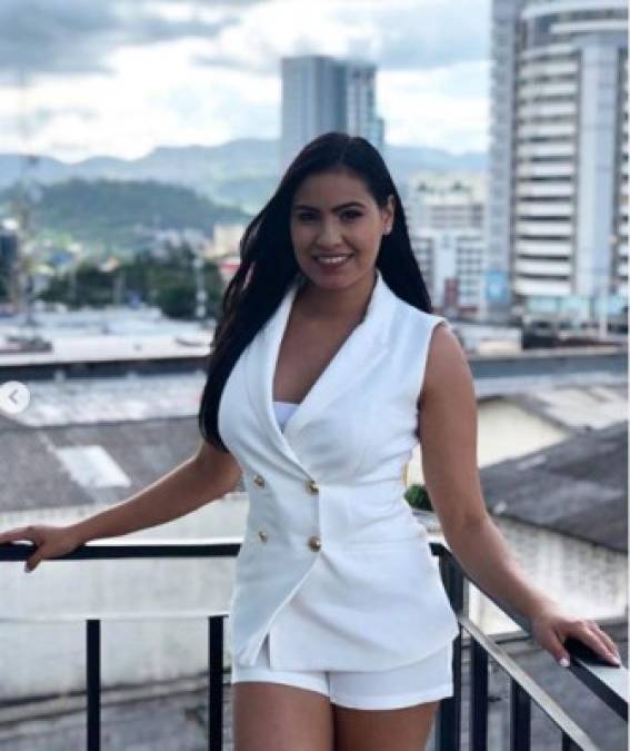 La presentadora de televisión Alejandra Rubio, es otra de las reconocidas hondureñas que ha hablado públicamente de la cirugía plástica que se realizó.