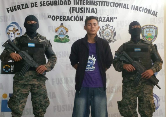 Capturan en Cabañas a joven con droga