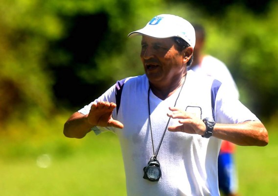 El chileno Sergio Romero, técnico y guía espiritual del Graciano