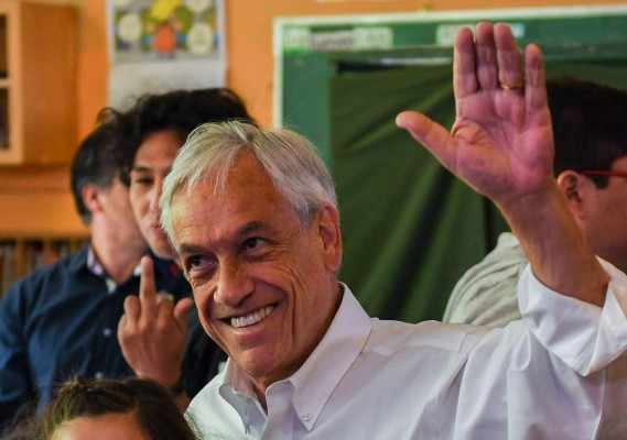 Sebastián Piñera lidera primera vuelta con 36,67% e irá a balotaje