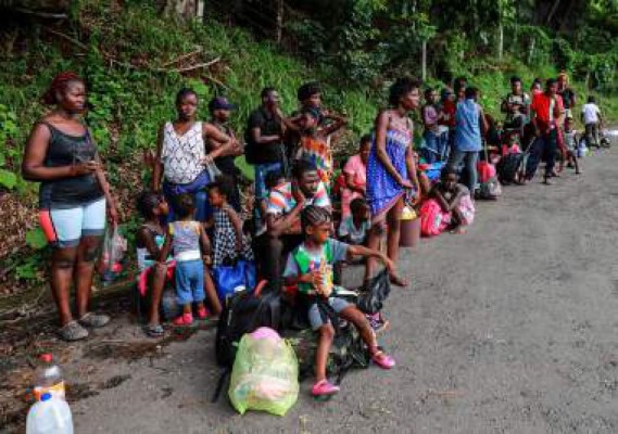 Detienen en Choluteca a 3 'coyotes' hondureños con migrantes de Cuba y Congo