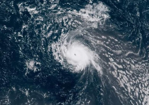 Florence se convierte en huracán de categoría 3 en el Atlántico
