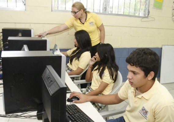 Casi 36,000 alumnos estudian dos idiomas en San Pedro Sula
