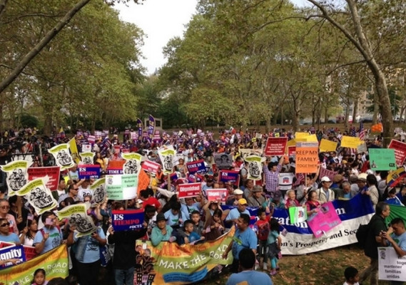 Migrantes marchan exigiendo reforma en Estados Unidos