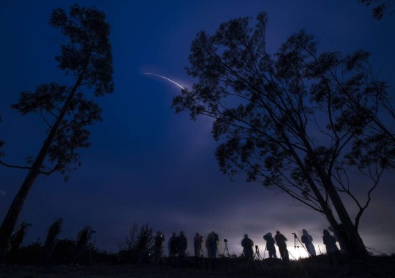 Nasa lanza con éxito primer satélite para medir humedad del suelo