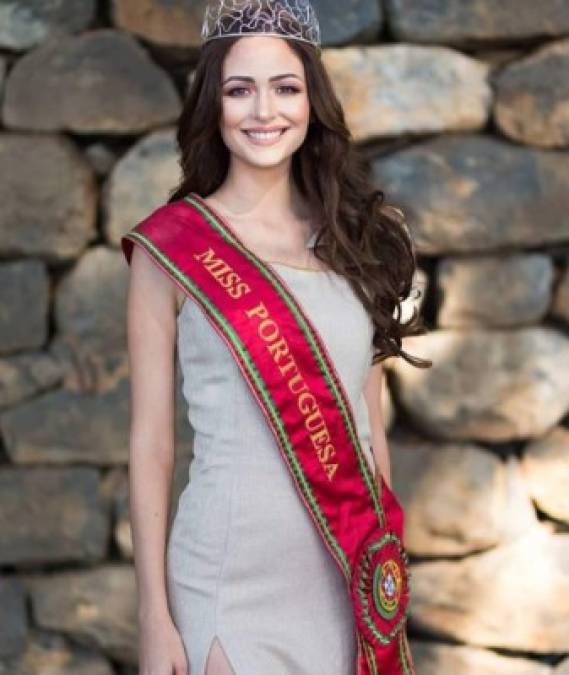 La venezolana Carla Rodrigues de Flaviis se coronó como Miss Portugal 2018.