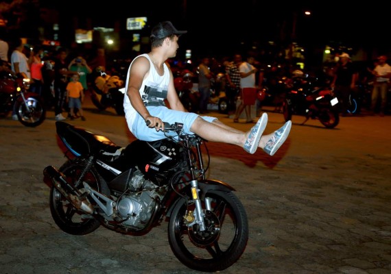 Motociclistas se roban el show en evento benéfico