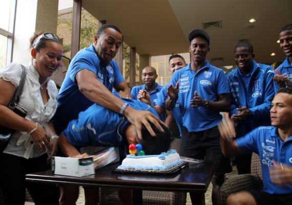 La Bicolor celebró el cumpleaños de Edder Delgado