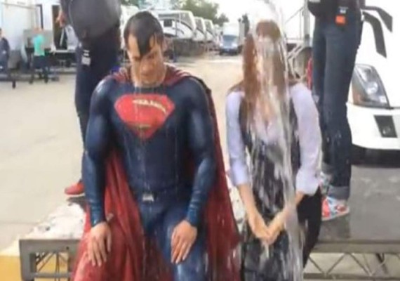 Superman y Luisa Lane cumplieron con el Ice Bucket Challenge  