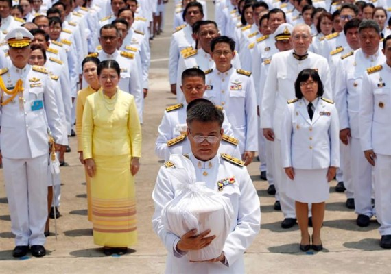 Tailandia inicia los rituales previos a la coronación del rey Vajiralongkorn