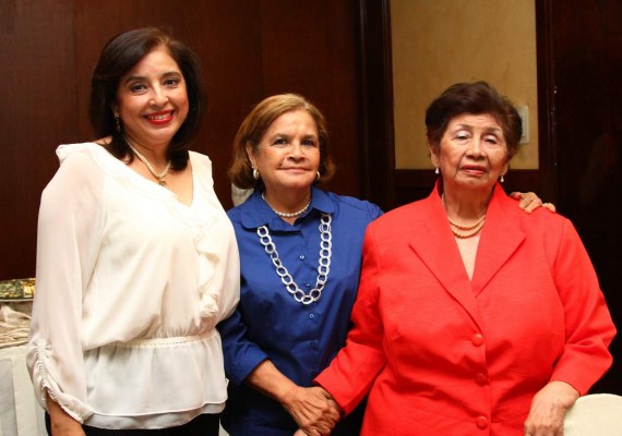 Club Internacional de Mujeres celebran su primer té de membresía