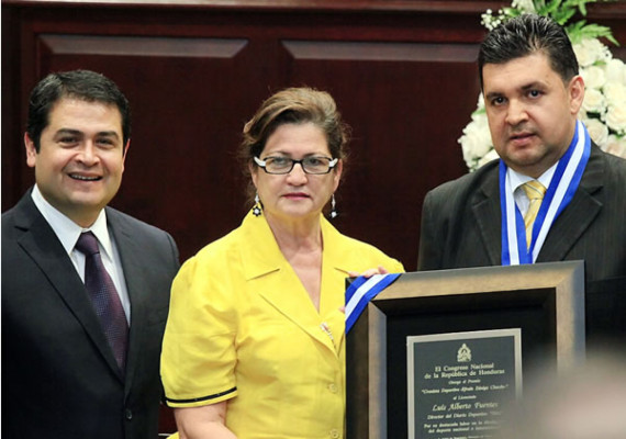 Congreso entrega premios a periodistas de Honduras