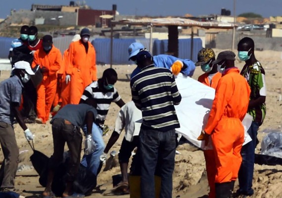 El mar devuelve 24 cuerpos de inmigrantes tras naufragio de embarcación