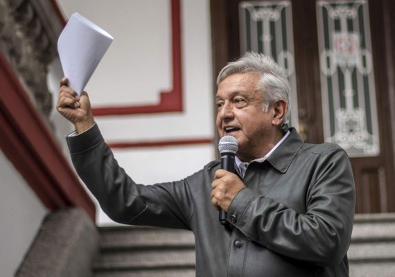 Obrador se baja el sueldo y ganará el 40% del salario de Peña Nieto