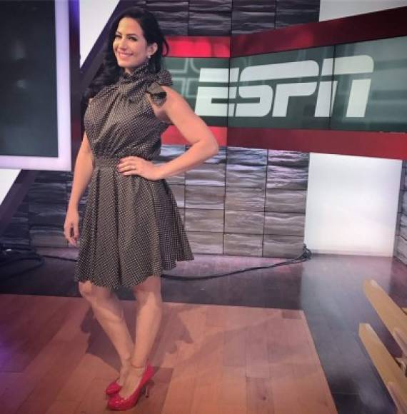 Alba actualmente es la presentadora deportiva del programa Redes de ESPN.