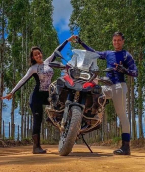 Apenas unos minutos después, Julia y su esposo, Rodrigo Cayuela, sufrieron un aparatoso accidente de tránsito luego de que su motocicleta impactara con otro vehículo en la carretera que conduce de São José dos Pinhais a São Paulo.