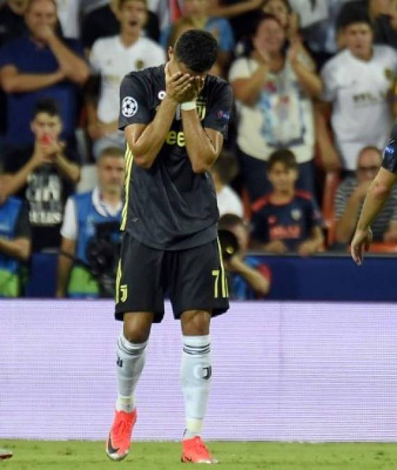 Cristiano Ronaldo rompió a llorar tras ser expulsado ante Valencia. Foto AFP