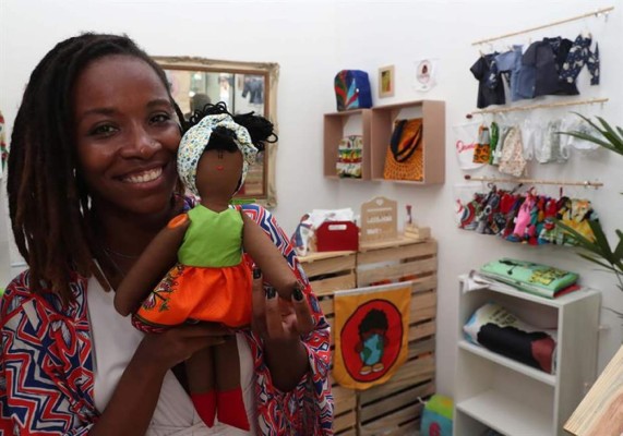 Brasil abre la primera tienda de muñecas negras para promover la diversidad