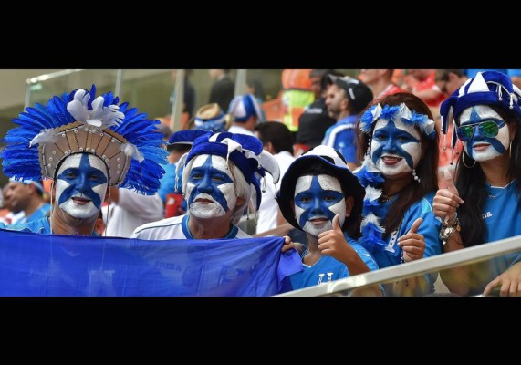 Aficionados de Honduras y Suiza, un duelo de coraje y sabor