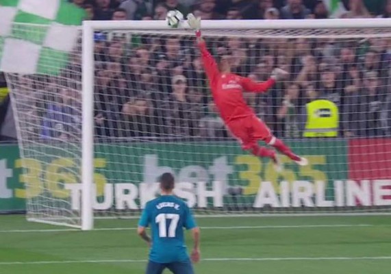 Keylor Navas se luce con espectacular atajada frente al Betis