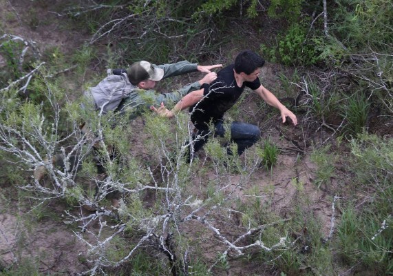 Peña Nieto condena medida antiinmigrante del gobierno de Texas