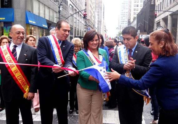 Sangre latina en la Quinta Avenida de Nueva York por el Día de la Hispanidad